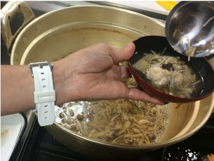鶏だんご汁作り