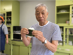 職員さんもおにぎり